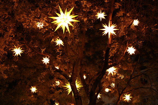 Christmas ornaments, stars . Adornos de Navidad, estrellas