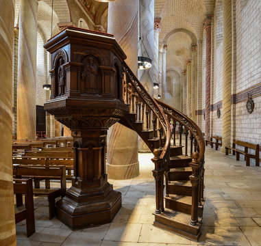 Abbay of Saint-Savin  Flesh of the Church .Chaire d'Eglise en bois sculpt&eacute; .