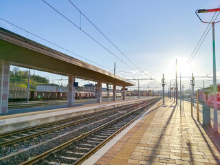 Fototapeta premium Train tracks perspective view