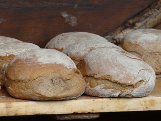 Frisches Holzofenbrot