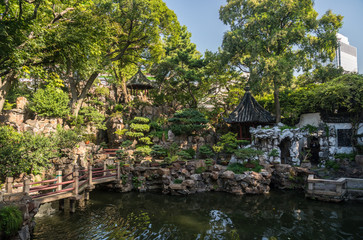 Fototapeta na wymiar Reflecting pond in Yu or Yuyuan Garden in the old city of Shanghai