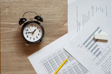 Test time. Clock and Test.　試験時間. 　時計と問題用紙