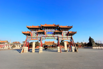 Obraz premium memorial archway landscape architecture in the Dazhao Lamasery, Hohhot city, Inner Mongolia autonomous region, China