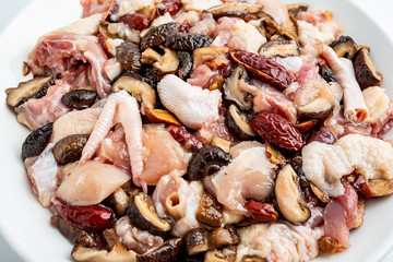 Chinese cuisine, mushrooms, red dates, steamed chicken, cooking