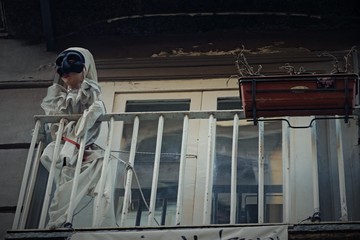 Napoli, pulcinella in balcone