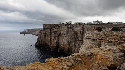 Fototapeta na wymiar Acantilados de Cala Morell con nubes de tormenta - Menorca
