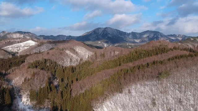 空撮　秋田県の冬景色　山奥　自然風景