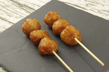 Brochettes de boulettes de poulet