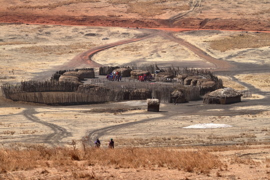 Fototapeta Dorf der Massai in der Serengeti