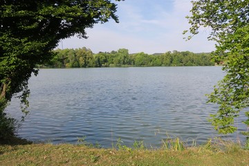 Der Stadtsee von Bad Waldsee in Oberschwaben (Kreis Ravensburg)