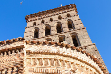 Fototapeta premium Torre del campanario de la Iglesia de San Lorenzo en Sahagún de Campos