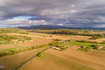 Fototapeta na wymiar Luftaufnahme der Naturlandschaft Drome in Frankreich