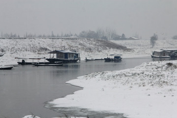  China's inland rivers and lakes in winter