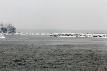  China's inland rivers and lakes in winter