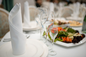 banquete table serve empty glass close up white dish