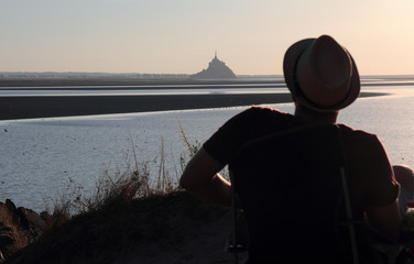 Obraz premium Baie du Mont-Saint-Michel au coucher de soleil