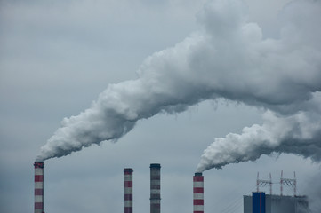 Dymiące kominy elektorni węglowej © Grzegorz Polak