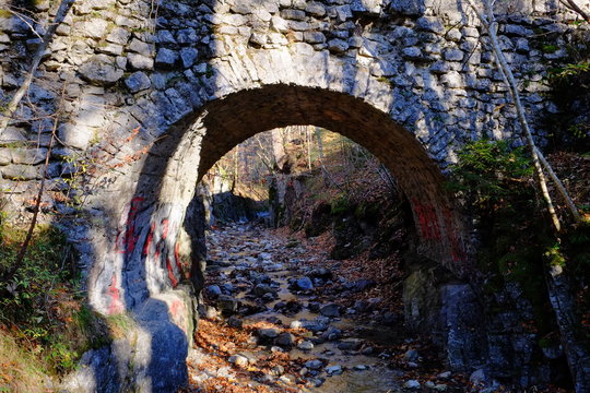 Graffiti an der alten Lainbachbr&uuml;cke