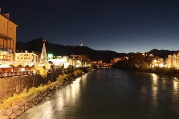 Fototapeta na wymiar Innsbruck at night
