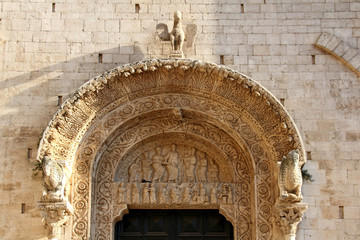 arco del portale maggiore della cattedrale di Bitonto