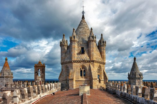 Tower of the Cathedral Basilica Se de Nossa Senhora da Assuncao, UNESCO World Heritage Site, Evora, Alentejo, Portugal, Europe