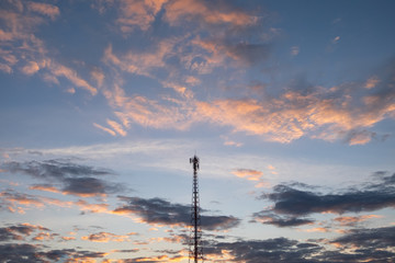 Obraz premium Telecommunication tower antenna for mobile phone 4G at sunset sky background 