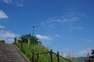 階段と青空