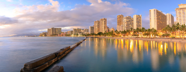 Famous Waikiki Beach, O'ahu, Hawaii - obrazy, fototapety, plakaty