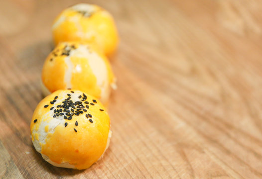 Black sasame on bread rolls - Image
