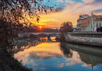 Fototapeta premium Rome (Italy) - The Tiber river and the monumental Lungotevere at sunset. 