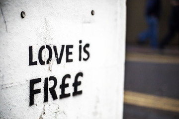 love is free grafitti
