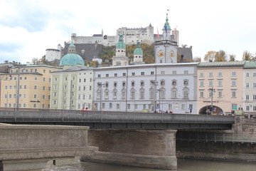 Obraz premium Blick auf die Altstadt von Salzburg