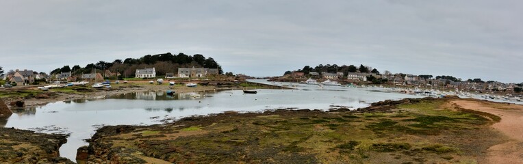 Fototapeta na wymiar Le port de Ploumanac'h en Bretagne. France