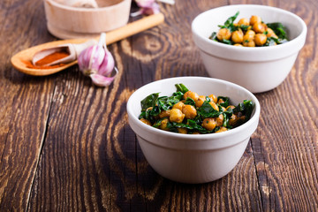 Spinach with chickpeas salad bowl