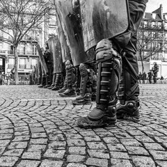 Bottes et boucliers CRS Police