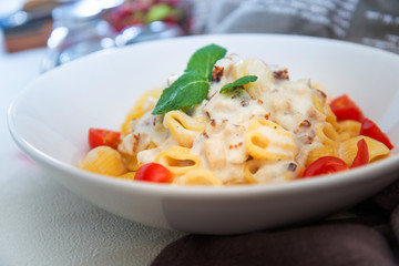 Tagliatelle with chicken, mushrooms, cream and chives