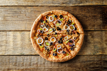 Pizza with tuna, olives, green pepper and red onion