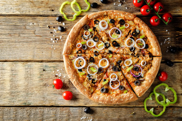 Fototapeta na wymiar Pizza with tuna, olives, green pepper and red onion