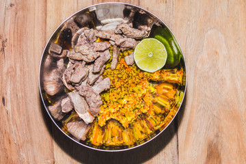 Leckerer Quinoa bio Bowl mit Hünchenfleisch