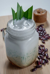 Cendol / Cendol is an iced sweet dessert that contains droplets of worm-like green rice flour jelly, coconut milk and palm sugar syrup. 