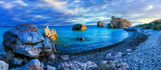 Fotobehang Slaapkamer Beste stranden van Cyprus - Petra tou Romiou, beroemd als geboorteplaats van Aphrodite