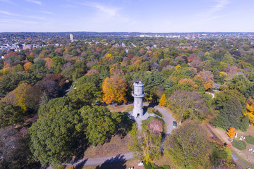 Washington Tower in Mount Auburn Cemetery in fall, Watertown, Greater Boston Area, Massachusetts, USA. - obrazy, fototapety, plakaty