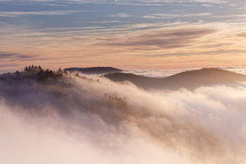 Brouillard sur les sommets des Vosges