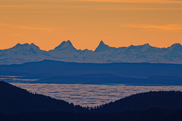 Fototapeta na wymiar Les Alpes Suisses vues des Vosges