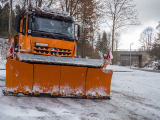 Winter road clearance vehicle