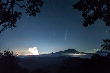 Naklejka premium Geminids meteor shower