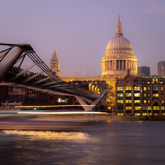 Fototapeta premium St Pauls Cathedral with the Millennium Bridge