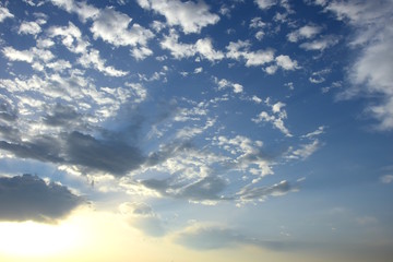 Wolkenbild, Sommermorgen, Sonnenaufgang