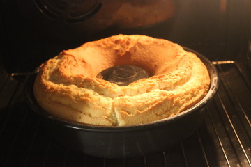 ciambella ciambellone dolce fatto a casa in forno