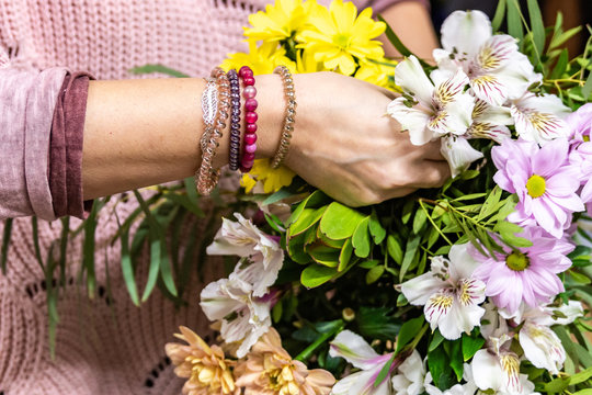 Haciendo un ramo de flores